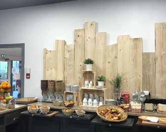 Kyriad Direct Agen Castelculier - Castelculier - Buffet