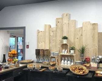 Kyriad Direct Agen Castelculier - Castelculier - Buffet