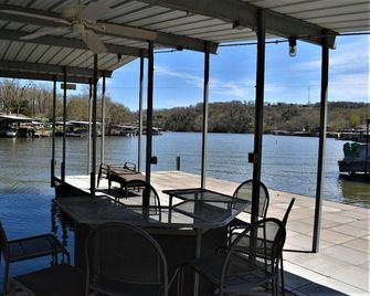 The Family Jewel at the Lake - Camdenton - Balcony