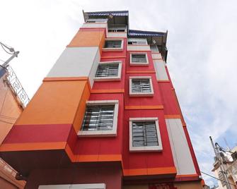 Oyo 9975 Hotel Asmeet - Calcuta - Edificio