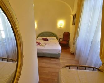 Domus Ponte casa antica ed elegante in pieno centro storico - Arpino - Habitación