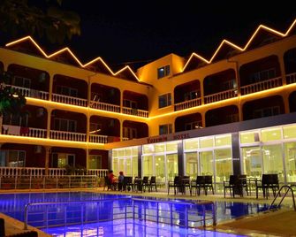 Yasemin Hotel - Erdek - Edificio