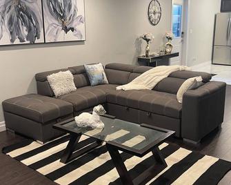 Modern Spacious 1 bedroom and a den home (Lower Unit) - Windsor - Living room