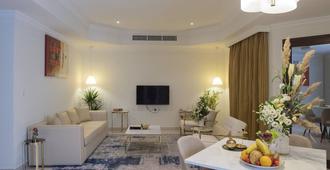 Corp Executive Hotel Doha Suites - Doha - Living room