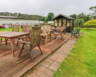Shepherds Hut - The Hurdle - Milford Haven - Patio