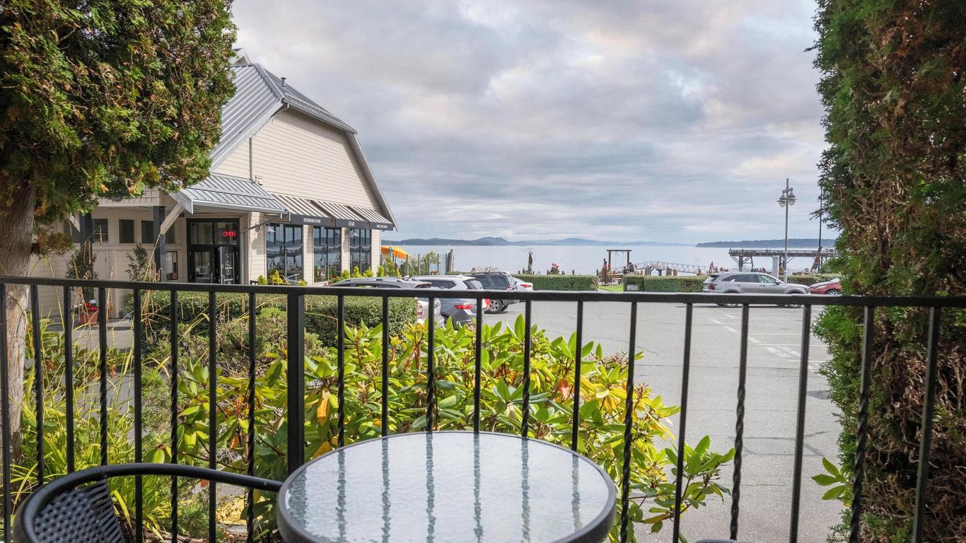 Sidney Waterfront Inn & Suites