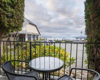 Sidney Waterfront Inn & Suites - Sidney - Балкон
