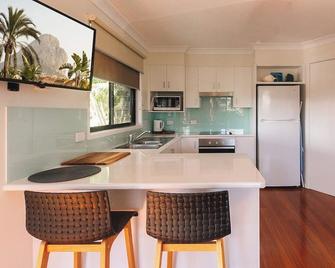 Pippi Beach Bungalow - Yamba - Kitchen