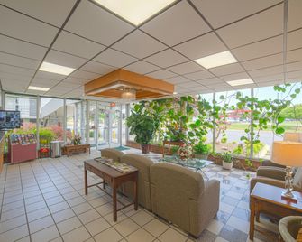 Masters Inn Selma Smithfield I-95 By OYO - Selma - Recepción