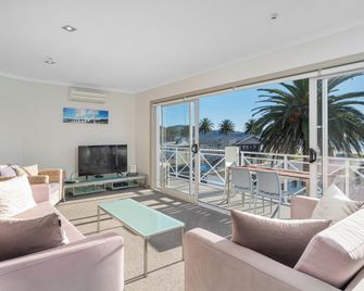 Crowsnest Apartments - Whitianga - Sala de estar