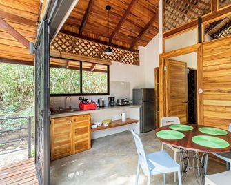 Private Eco Cabins in Birdwatching Paradise - Nicoya Gulf Forest Retreat - Lepanto - Comedor