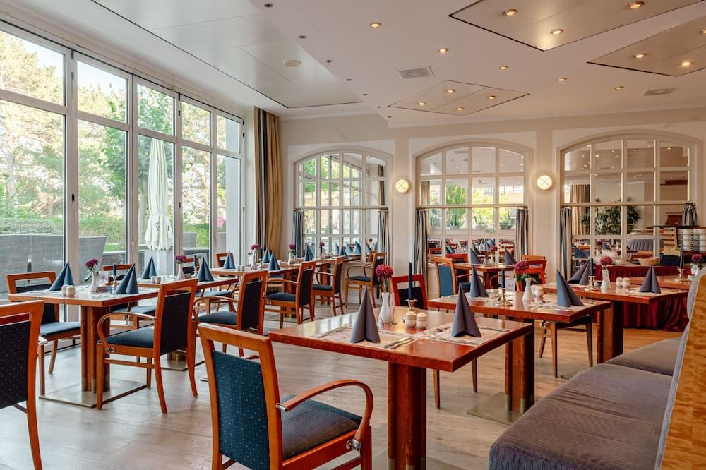 أركونا ستراند هوتل - بنز - مطعم