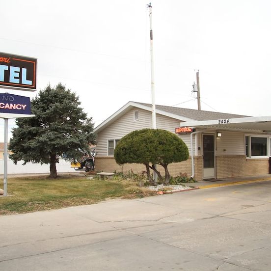 Capri Motel image 1