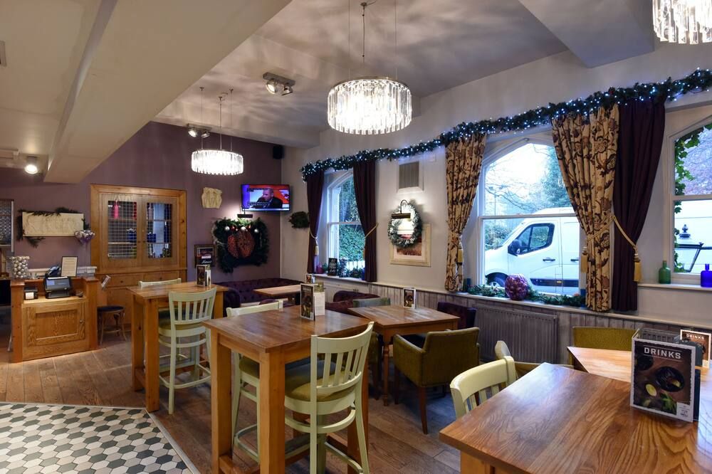 هولمفيلد أرمز باي جرين كينج إنز