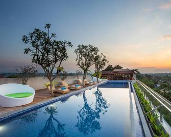 MaxOne Hotels at Ubud - Ubud - Pool