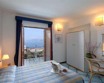 Hotel Le Fioriere - Praiano - Bedroom
