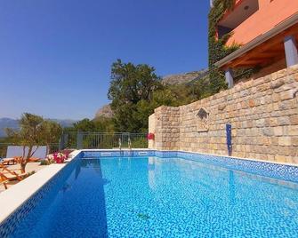 Blue Mediterranean Apartments - Sveti Stefan - Zwembad