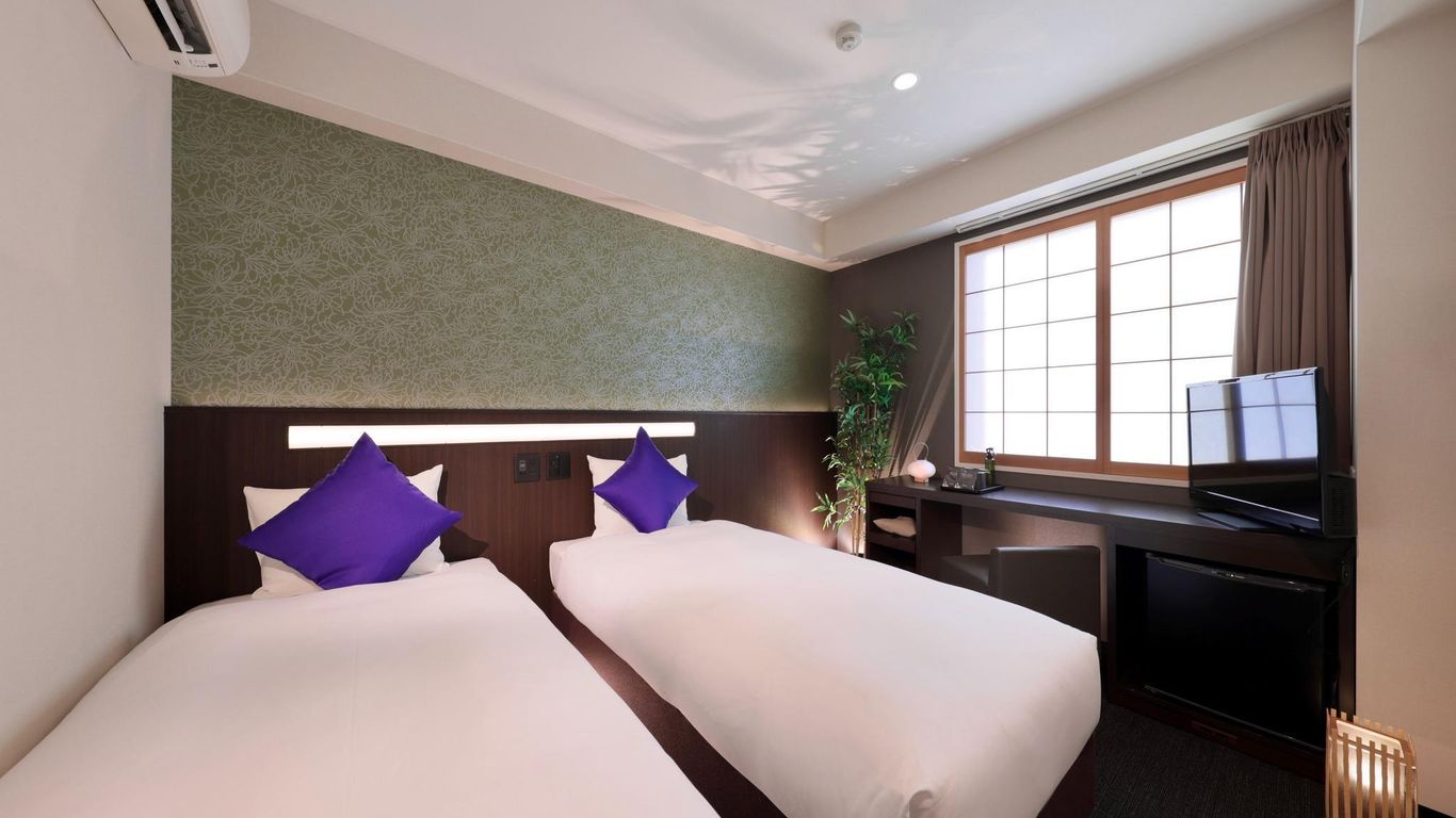 Marutamachi Crystal Hotel