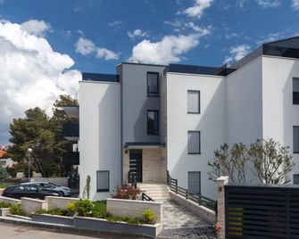 Orfeo - Krk - Budova