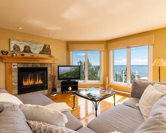 Hôtel à la maison - Villa du Cap Blanc, spa et Vue - Saint-Irénée - Living room