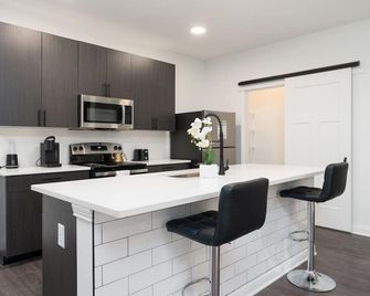 Corporate Housing By Mgm - Whitestown - Kitchen