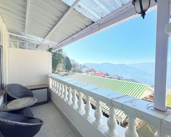 Hotel White Yak - Darjeeling - Balcony