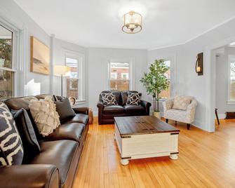 Spacious 5-Bedroom Home with Game Room in Amherst - Mins to UMass - Amherst