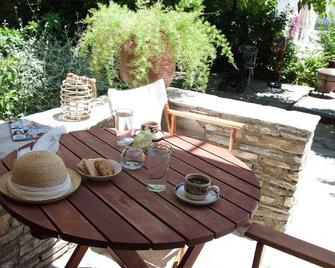 Mirto Apartments - Afissos - Innenhof