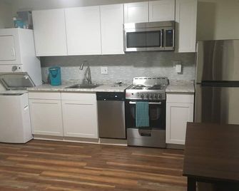 Charming 1-bedroom cottage in fantastic Wildwood with WiFi, AC - Wildwood - Kitchen