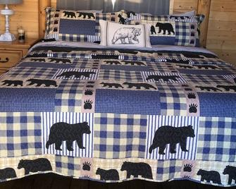 One bedroom cabins located at the foothills of the Rocky Mountains - パウエル - 寝室
