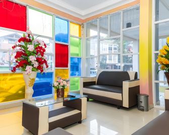 RedDoorz Plus @ Paal 2 Manado - Манаго - Лоббі