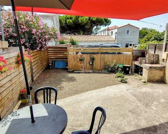 In Chi-Couet, small house with parking and private garden - Olonne-sur-Mer - Patio