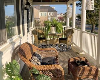 Oceanfront Beach House/ Fall asleep listening to the waves - Scituate - Balcony