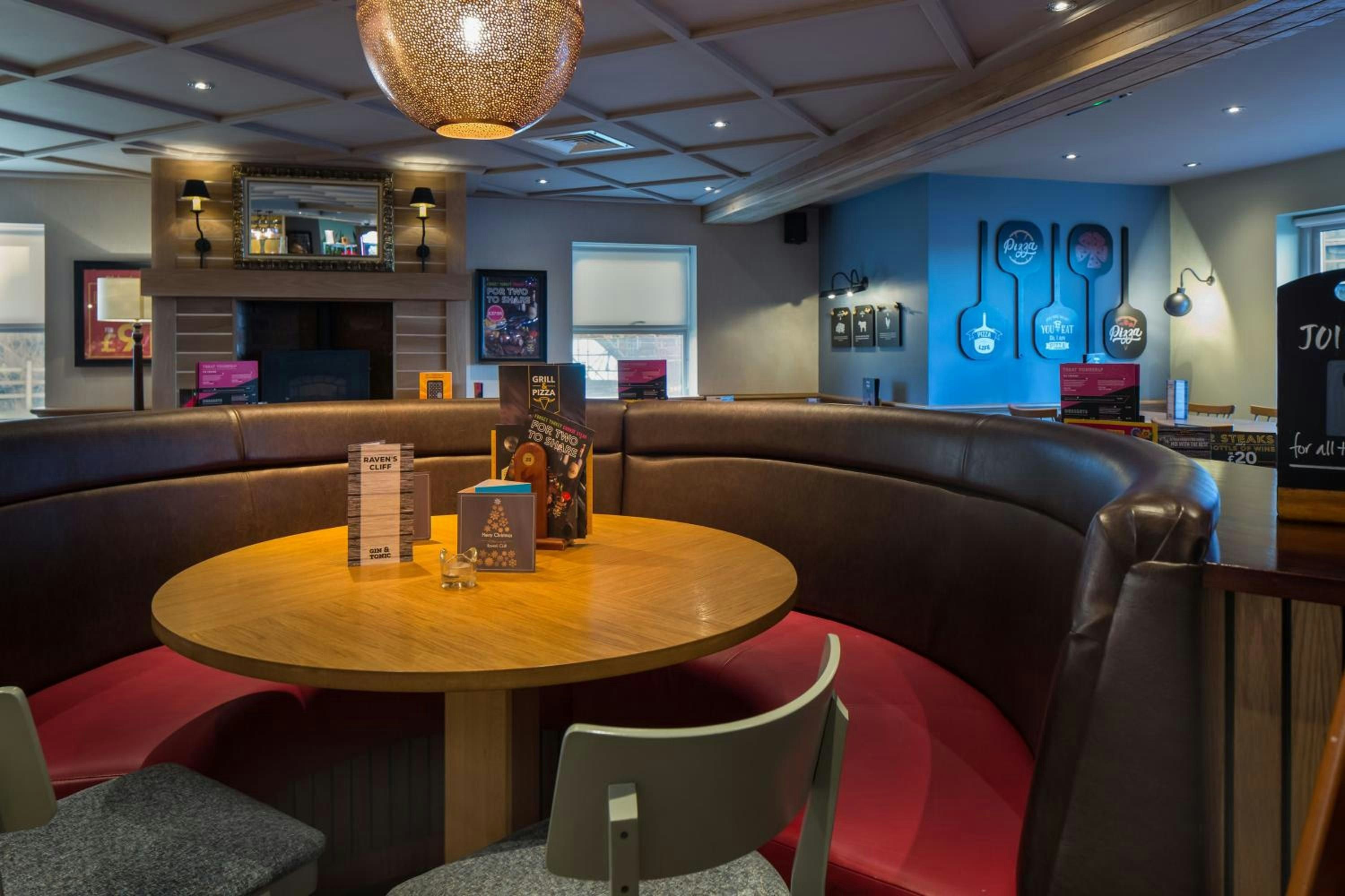 Ravens Cliff Marstons Inns - מאת'רוול - מסעדה