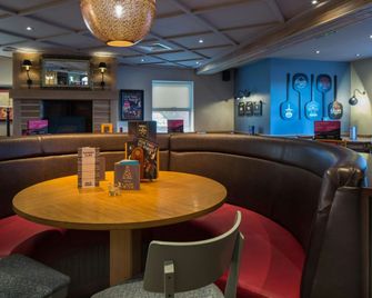 Ravens Cliff Marstons Inns - מאת'רוול - מסעדה