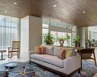 Fairfield by Marriott San Jose Airport Alajuela - Alajuela - Living room