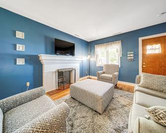 Lake Erie Escape Family-Friendly Home with Patio - Conneaut - Sala de estar