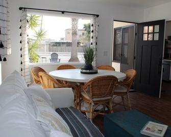 Twin Palms Ventura Pierpont Beach Bungalow Steps From The Ocean Newly Renovated - Ventura