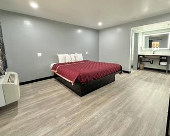 Express Inn & Suites - Ontario - Bedroom