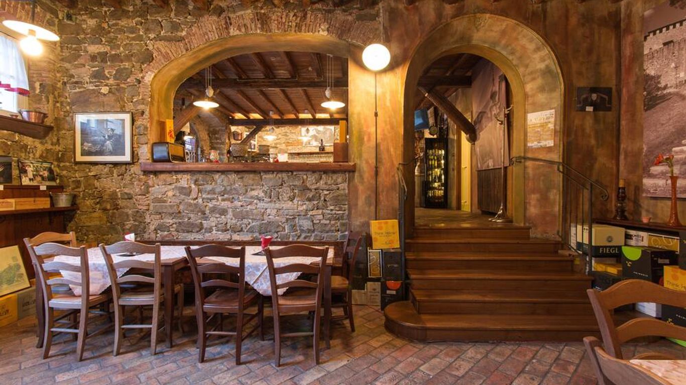 جراند هوتل أنتوراج بالاتسو ستراسولدو