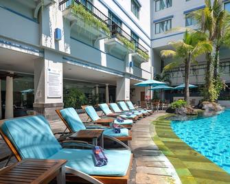 日惹諾富特酒店 - 日惹 - 日惹 - 游泳池