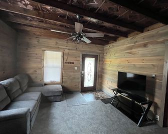 Cozy Log Cabin Retreat - Macon - Sala de estar