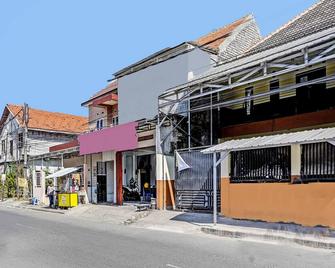 OYO 91403 Reva Residence Syariah - Gresik - Edificio