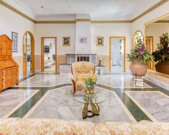 Stunning 4BR Villa with Private pool & parking - Attard - Lobby