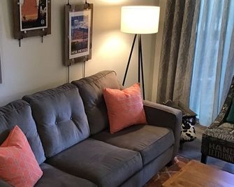 Spring Break Coming. Reserve Now With 10% Discount! Last Minute Booking Special. - Angel Fire - Living room