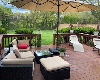 Bbq, Beats, Hot Tub Retreat - Baldwin - Patio