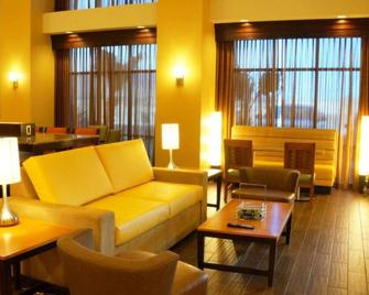 Explore the Grand Canyon: Kingman Stay w/ Pool & Close to Downtown - Kingman - Obývací pokoj