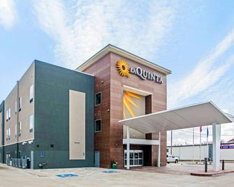 La Quinta Inn & Suites by Wyndham Ponca City - Ponca City - Building