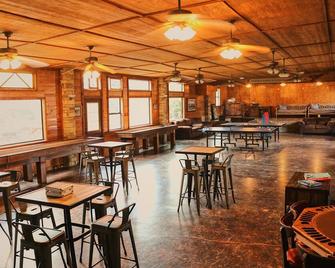 Rare Find! New waterfront Cabin with kayaking, hiking, pools & hot tub! RC22 - Converse - Restaurant