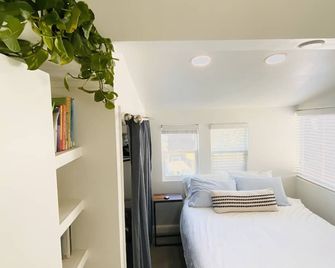 Newly Updated Retro Beach Rental - San Diego - Bedroom